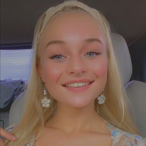 Meet your Posher, Alivia